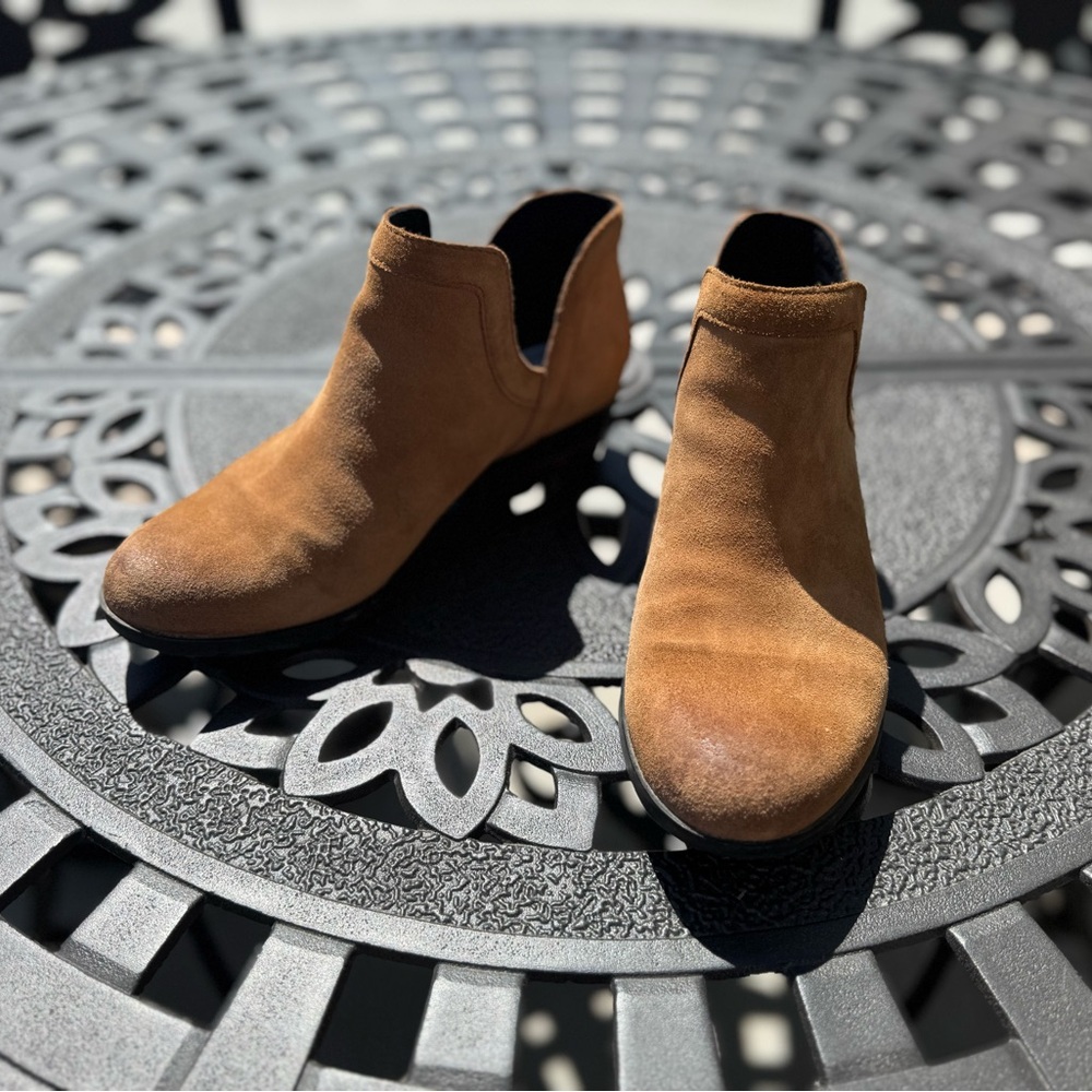 Sorel Lolla Camel Brown Ankle Booties